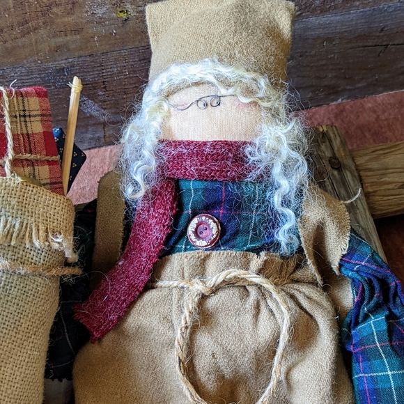 Vintage Collectible Santa With Bag of Goods & Lots of Detail - Picture 8 of 14